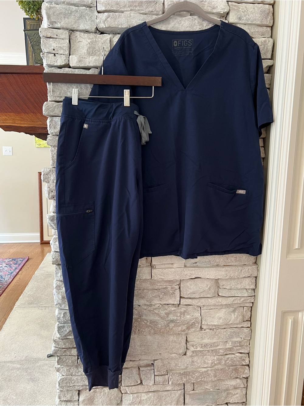 FIGS Technical Collection Navy Scrub Top and Jogger Pants Set XXLP